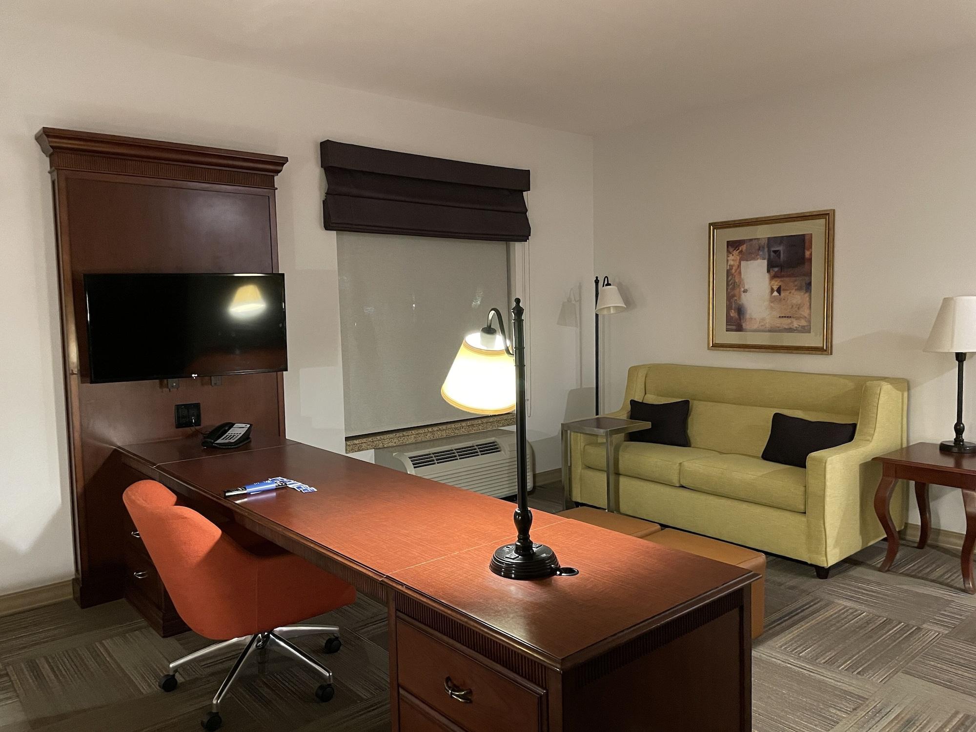 Hotel Hampton & 3*