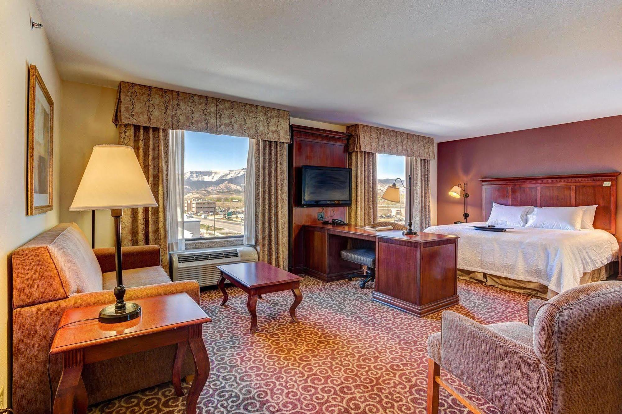 Hampton & Hotel 3*