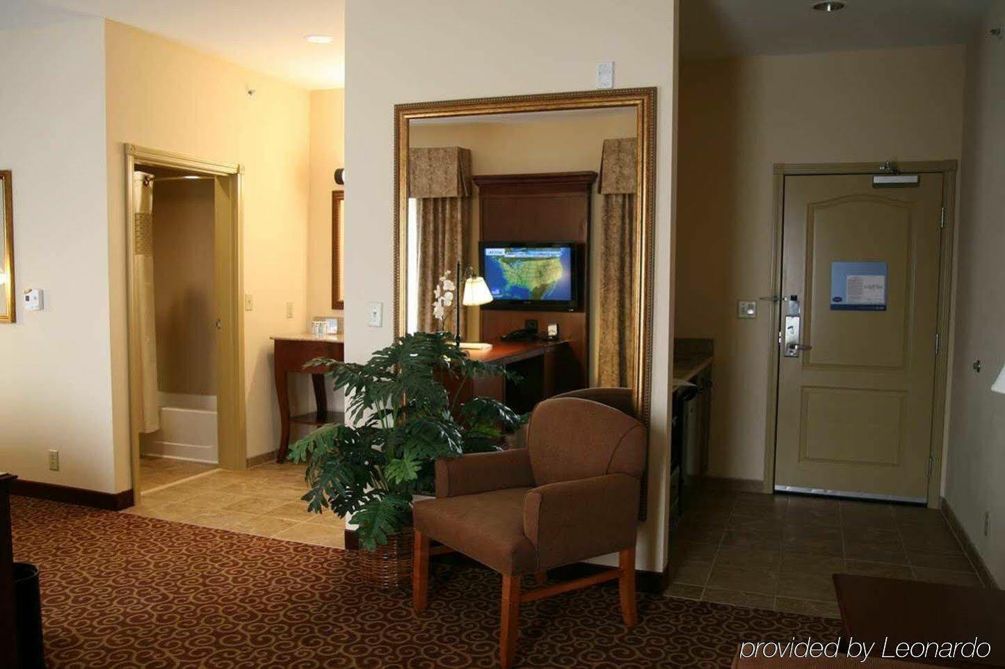 Hampton & Hotel 3*
